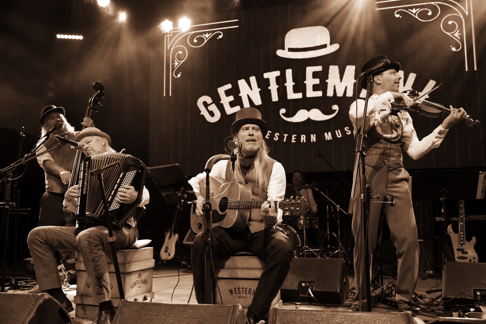 Která kapela u nás sedí na opravdové bedně od whiskey? ©Veronika Mašková